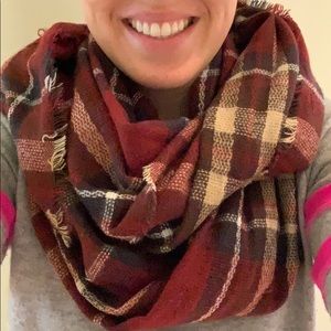 Plaid circle scarf